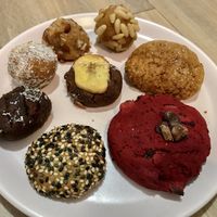 Red Velvet, ginger and tahini cookies and 'pellets' at Bocagua in Mallorca