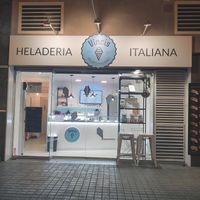 Store front #Veganuary at Vincis Heladería in Barcelona