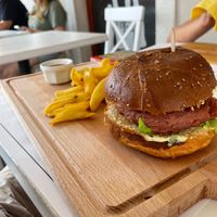 vegan burger at Grizzly in Veli Losinj