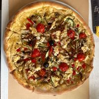 vegan pizza at Grizzly in Veli Losinj