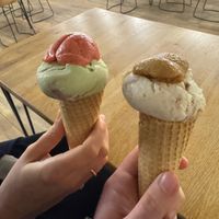 Avocado-Limetten-Blaubeersoße mit Erbeer-Minze und Gebrannte Mandeln mit Plaume-Zimt  at Luicella's - Osterstraße  in Hamburg