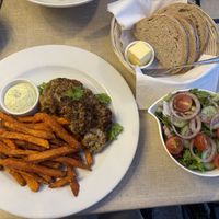 (I think the butter wasn‘t vegan, bread came for the whole table)  at N° 7 in Krakow