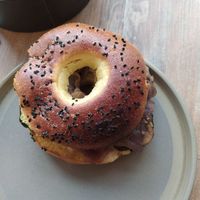 Vegan baggel at No Name Coffee in Brunoy