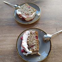 Raspberry cake at No Name Coffee in Brunoy