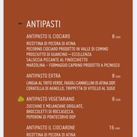 Vegetarian dishes are marked with the green heart. Vegetarian appetiser (that is actually vegan): grilled courgettes and aubergines, Roccasecca broccoli and Pontecorvo red peppers at Le Cannardizie in Atina