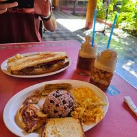 Vegetarian Nicaraguan plate and iced tea at Cafe Sonrisas in Granada