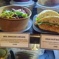 Sandwich and dragon bowl at Café l'Abri Côtier in Tadoussac