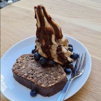 Ice cream and banana bread at Keep Bañana in Munich