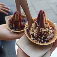 Ice cream, one with blueberry sauce and hazelnuts, the other with blueberry sauce and chocolate chips at Keep Bañana in Munich