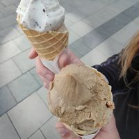 Stracchiatella and banana // salted almond caramel and banana at Keep Bañana in Munich