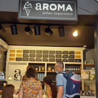 The vegan tastes are on the right with the Green color (orange, lemon, peach, pear, watermelon) at Aroma Gelato Experience in Dubrovnik
