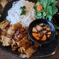 Gebratener Saitan mit Reisnudeln at Ong Tao in Oberursel