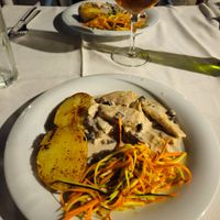 Heura bites with sauce "Strogonoff", potatoes and veggies at Celeste in Castelldefels