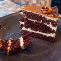 salted caramel cake (4,90€)   ☆3/5 at Coffee Brew in Krefeld