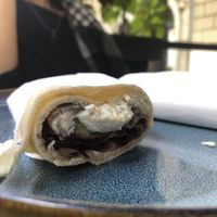 Wrap con verduras asadas, presto, almendras y queso vegano  at re BiO in Rome