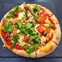 Vegan pizza at Nata Pura in Sintra