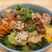 Tokio teriyaki bowl  at råbowls in Hamburg