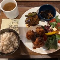4 Types of plate feat: (A) Fried egg plant w/spicy soy meat, (B) Soy meat fried chicken, rice w/mixed grains&soup at Plant Based Tokyo in Tokyo