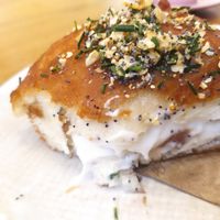 Donut "brunch" relleno de queso vegano at Delish Vegan Doughnuts - Malasaña in Madrid