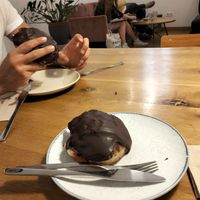 Dona con relleno de crema at Delish Vegan Doughnuts - Malasaña in Madrid