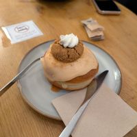 Relleno de crema y toque limón, increíble, recomiendo 100% at Delish Vegan Doughnuts - Malasaña in Madrid