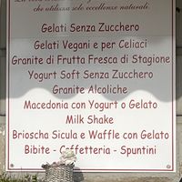 Sign says Galati Vegani  at Gelato & Dintorni in Camogli