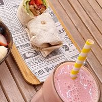 Strawberry milkshake (vegan) at Tinobu in Valencia