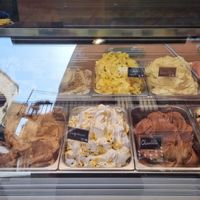 Entirely vegan selection at Madonna Gelateri in Girona