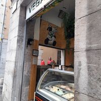 Front at Madonna Gelateri in Girona