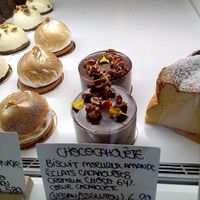 La seule petite pâtisserie vegan ce jour là, le reste est végétarien at Hungry Belly in Biarritz