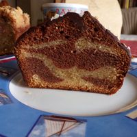 Dégustation du cake marbré chocolat vanille, non vegan, commandé par erreur. Très bon.  at Hungry Belly in Biarritz