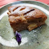 Apple with almond at Idem Con Patate in Turin