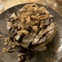 Pancake con arachidi caramello salato cioccolato cannella banana e nocciole   at Idem Con Patate in Turin