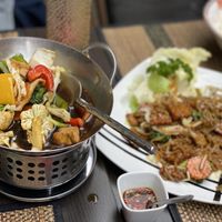 Gebakken tahoe met groenten in veganistische oestersaus at Phutakun in Amsterdam