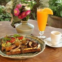 Vegan brunch at Moinho Dom Quixote in Colares