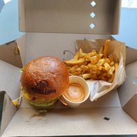 Garden burger + fries+ dip at Eden Jaxx - Købmagergade in Copenhagen