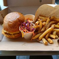 The classix burger with chips and a side salad at Eden Jaxx - Købmagergade in Copenhagen