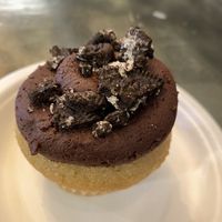 Vanilla cupcake with Oreos at Molly's Cupcakes in Chicago