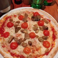 Vegan cheese, cherry tomato, pig mushroom at Pizzeria Giuseppe in Zell Am See