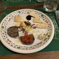 Mix di formaggi veg e crostini veg  at Le Fate in Florence