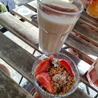 Latte + dessert at Palem Café in La Rochelle