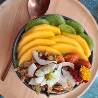 Green smoothie bowl at Kappra Cafe in Bangkok