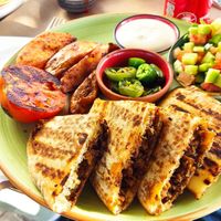 מנת עראייס עם סירות תפוח אדמה at Hummus 90 in Ashdot Yaakov