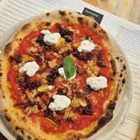 Tuna pizza (vegan) at Pepenero in Sarzana