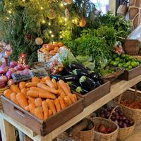 Se pueden comprar verduras y frutas at Saludpan in Medellin