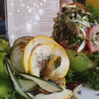 Aguacates rellenos. Menú Raw vegan at Saludpan in Medellin