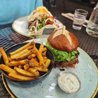 Mushroom Burger, 3 Taco- Auswahl at Vegan Street in Calgary