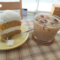 Coconut cake and soymilk latte at Free-D.E Bakery in Daegu