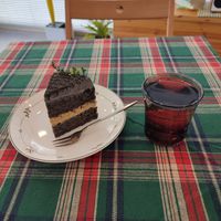 Black sesame cake and free tea #Veganuary at Free-D.E Bakery in Daegu