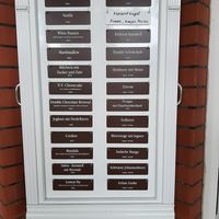 Eisauswahl mit Infos zu veganen Sorten at Eismanufaktur Prinzeneis in Neuenhagen